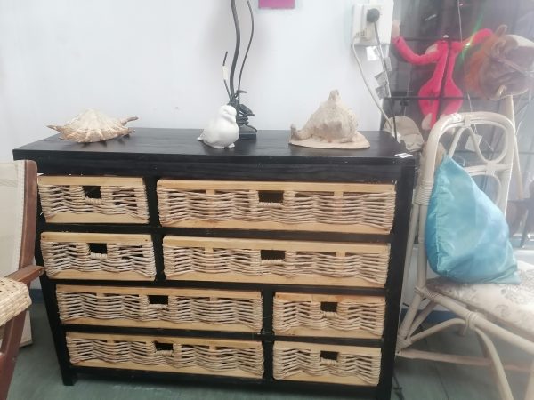 Wicker Chest of drawers with side pedestals