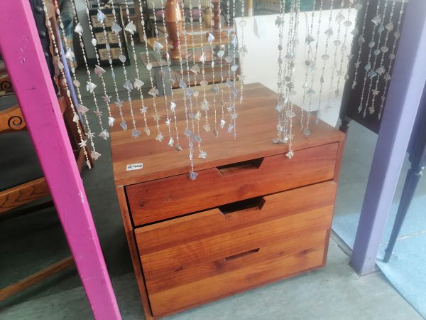 Lovely Solid wooden chest of drawers